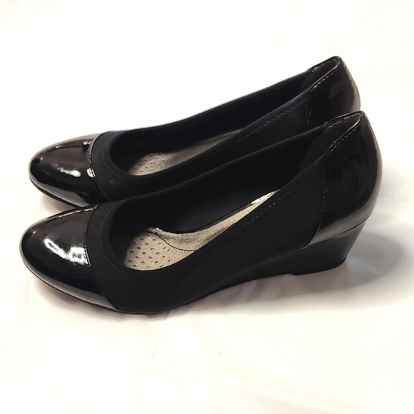 Life Stride Julianna Wedge Pump - Picture 2 of 10
